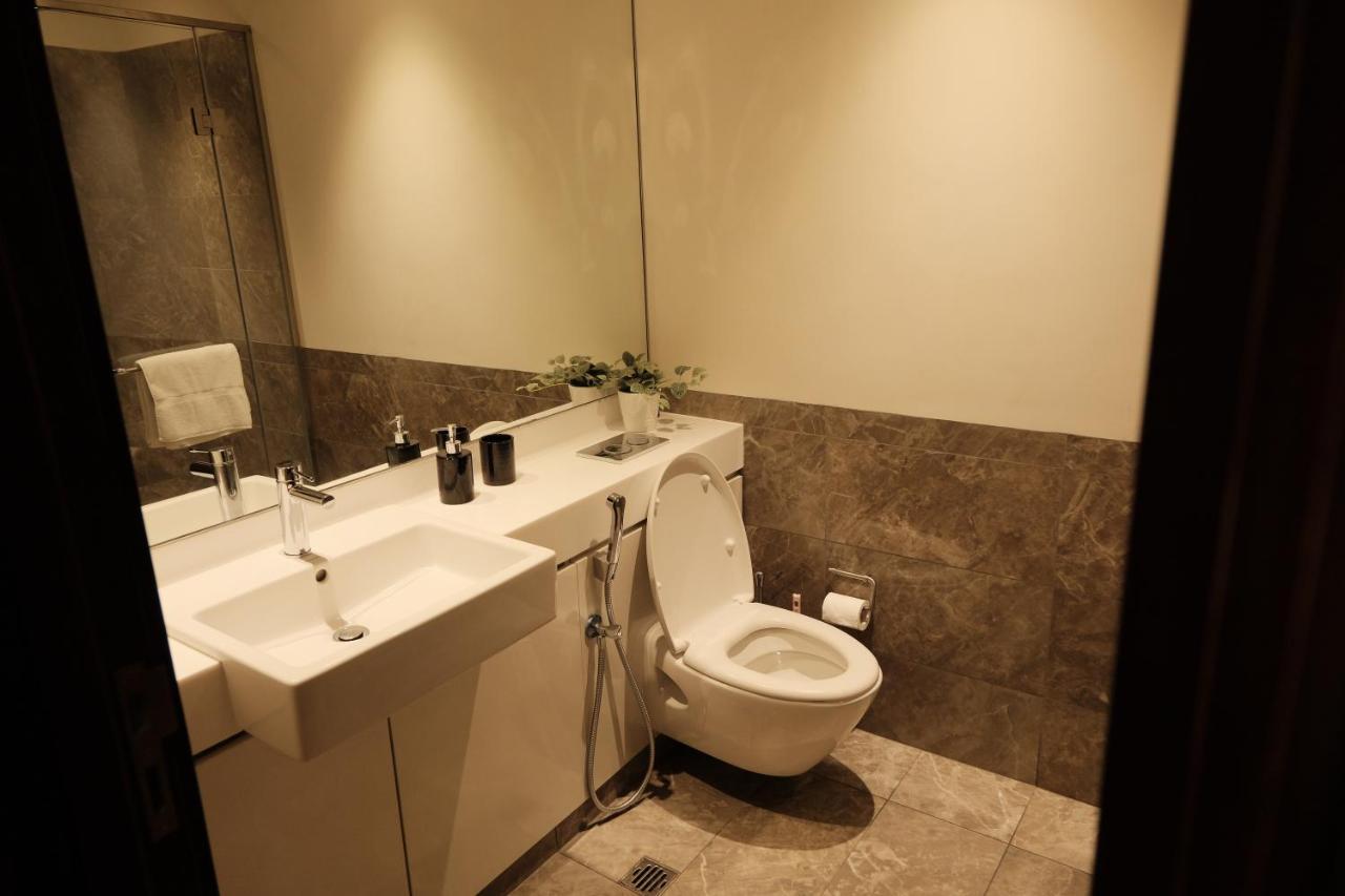 Brand New Water Front Luxury Cinnamon Suites Apartment In Heart Of Colombo City Exteriör bild