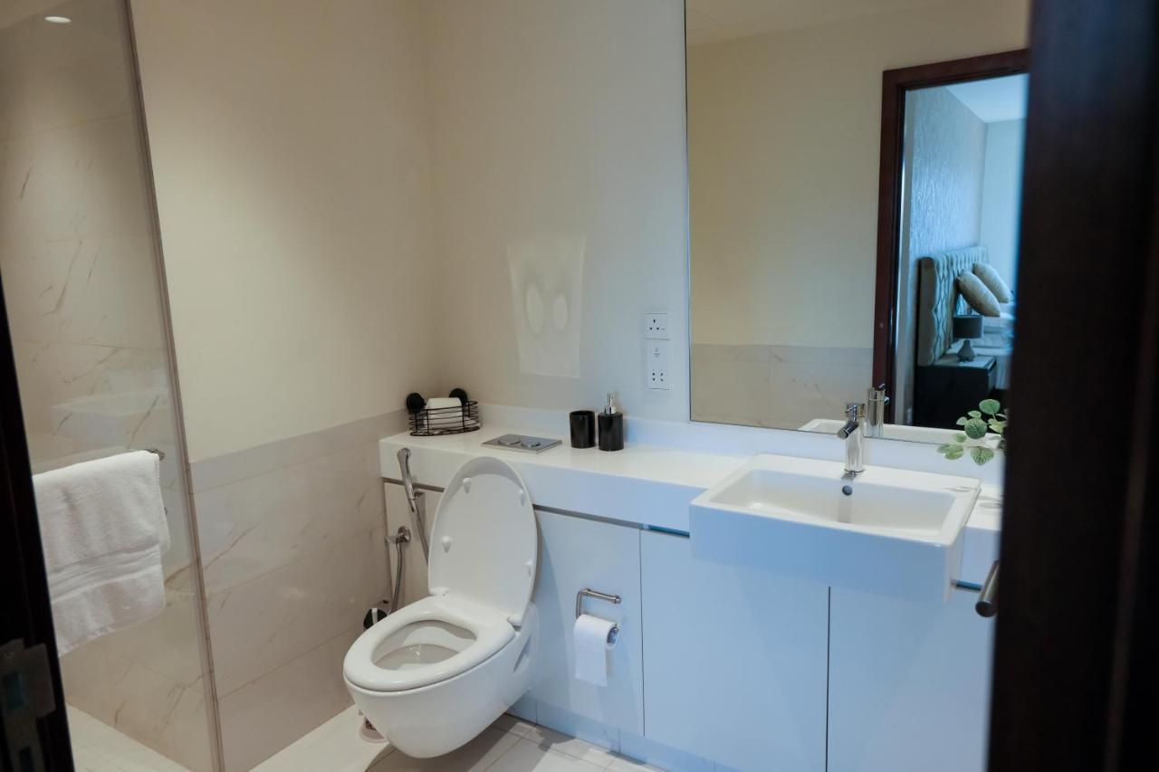 Brand New Water Front Luxury Cinnamon Suites Apartment In Heart Of Colombo City Exteriör bild