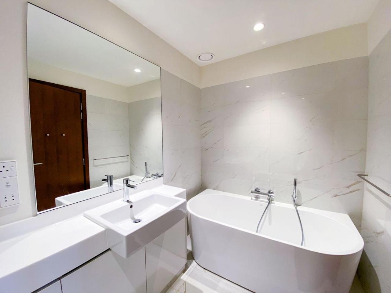 Brand New Water Front Luxury Cinnamon Suites Apartment In Heart Of Colombo City Exteriör bild
